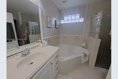 8020 SW 158th Ave, Miami, FL 33193 - Photo 9