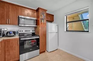 9181 NW 1st Ct, Pembroke Pines, FL 33024 - Photo 15