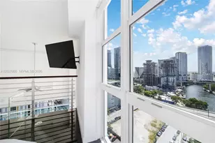 41 SE 5th St, Miami, FL 33131 - Photo 39