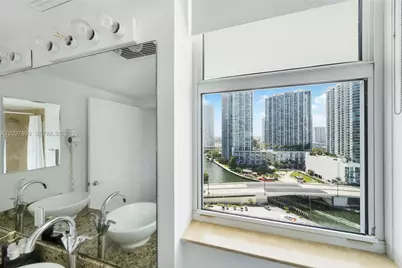 41 SE 5th St #1116, Miami, FL 33131 - Photo 17
