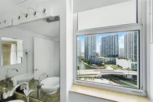 41 SE 5th St, Miami, FL 33131 - Photo 17