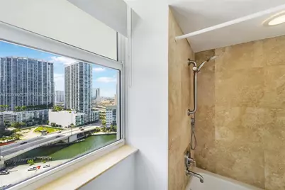 41 SE 5th St #1116, Miami, FL 33131 - Photo 29