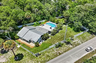 1023 SE 7th St, Stuart, FL 34996 - Photo 3