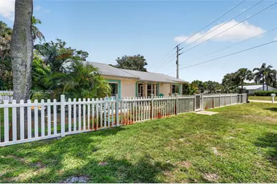 1023 SE 7th St, Stuart, FL 34996 - Photo 9