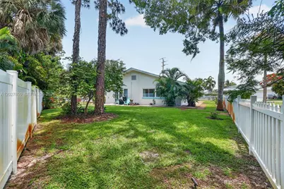 1023 SE 7th St, Stuart, FL 34996 - Photo 17