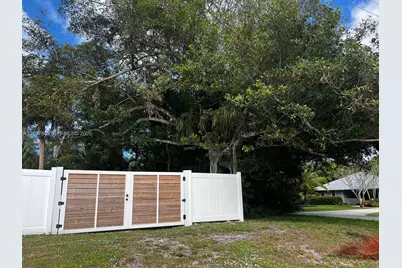 1023 SE 7th St, Stuart, FL 34996 - Photo 11