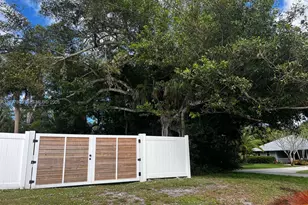 1023 SE 7th St, Stuart, FL 34996 - Photo 11