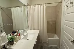 7815 NW 104th Ave, Doral, FL 33178 - Photo 5