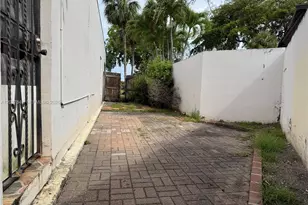 7420 Big Cypress Dr, Miami Lakes, FL 33014 - Photo 23