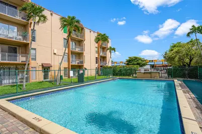 4713 NW 7th St #404-1, Miami, FL 33126 - Photo 25