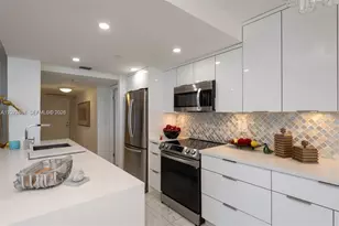 2555 Collins Ave, Miami Beach, FL 33140 - Photo 9