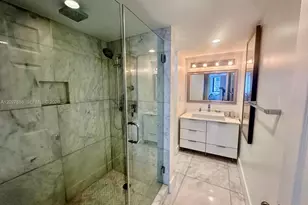 2555 Collins Ave, Miami Beach, FL 33140 - Photo 15