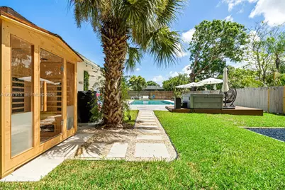 8101 W Lake Dr, Lake Clarke Shores, FL 33406 - Photo 27