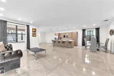 10250 NW 76th Ter, Doral, FL 33178 - Photo 7