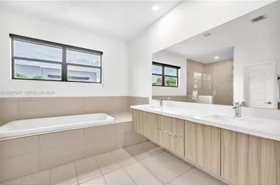 10250 NW 76th Ter, Doral, FL 33178 - Photo 23