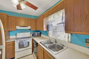 1427 Towhee St, Homestead, FL 33035 - Photo 13