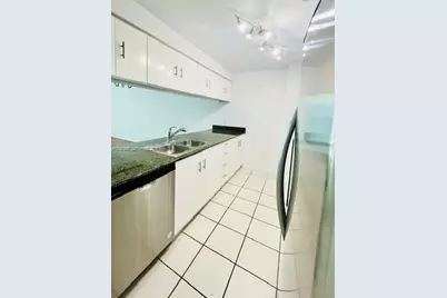 1200 Brickell Bay Dr #4308, Miami, FL 33131 - Photo 3