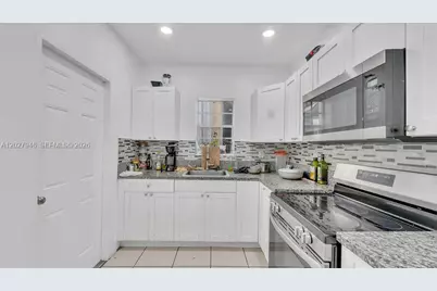 242 SW 15th Ave, Miami, FL 33135 - Photo 11