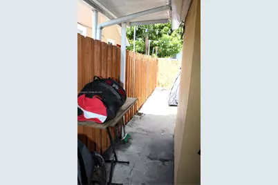 1022 NW 22nd Pl, Miami, FL 33125 - Photo 17