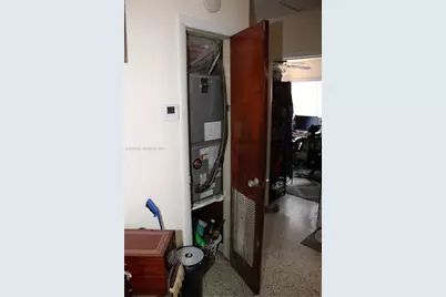 1022 NW 22nd Pl, Miami, FL 33125 - Photo 13