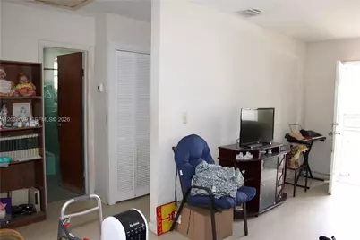1040 NW 23rd Ct, Miami, FL 33125 - Photo 41