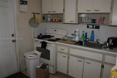 1040 NW 23rd Ct, Miami, FL 33125 - Photo 37