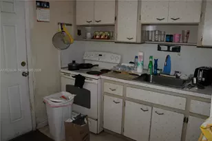 1040 NW 23rd Ct, Miami, FL 33125 - Photo 37