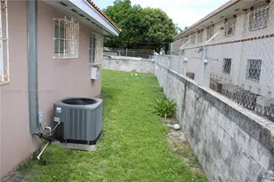 1040 NW 23rd Ct, Miami, FL 33125 - Photo 5
