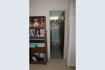 1040 NW 23rd Ct, Miami, FL 33125 - Photo 33