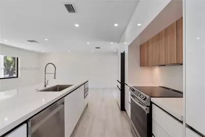 255 Grant Dr, Coral Gables, FL 33133 - Photo 11