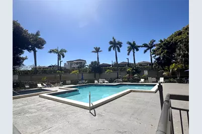 8290 Lake Dr #506, Doral, FL 33166 - Photo 11