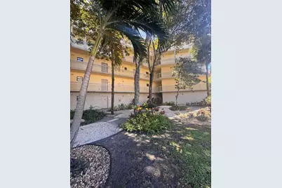 8290 Lake Dr #506, Doral, FL 33166 - Photo 13