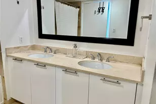 1800 N Bayshore Dr, Miami, FL 33132 - Photo 19