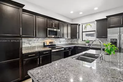 20975 NW 1st Ct, Pembroke Pines, FL 33029 - Photo 7