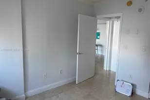 31 SE 5th St, Miami, FL 33131 - Photo 9