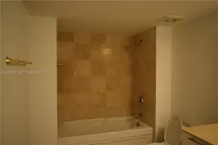 1800 N Bayshore Dr, Miami, FL 33132 - Photo 41