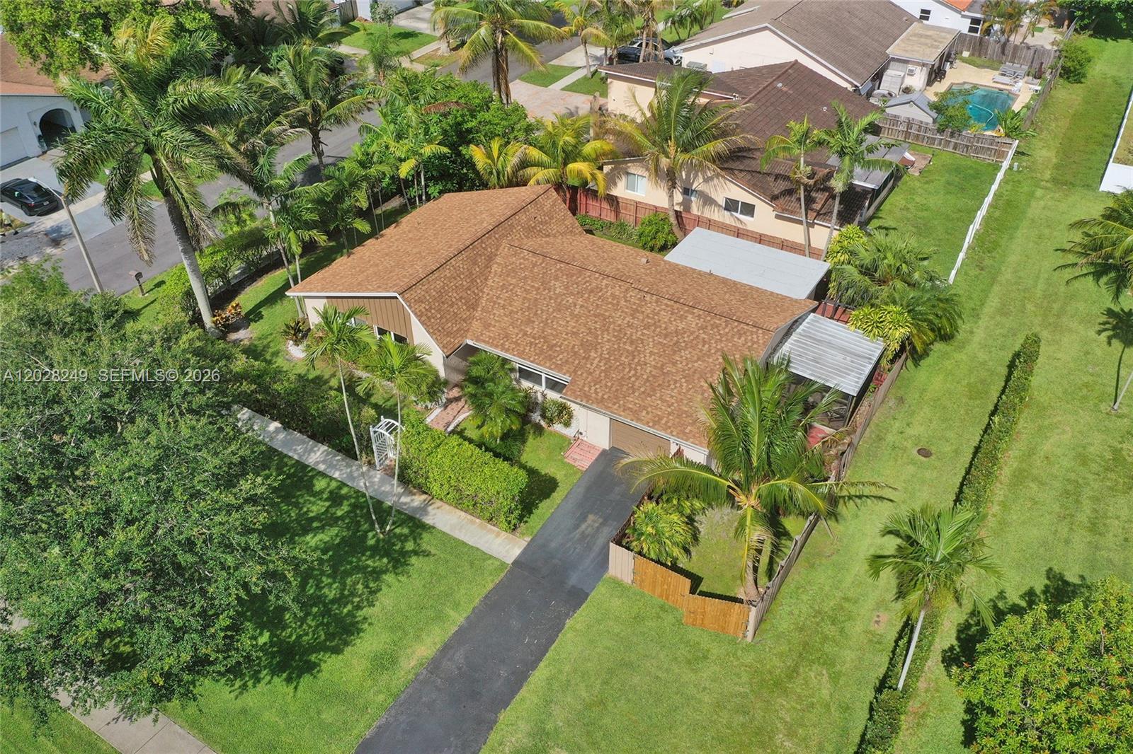 417 SE 4th St - 417 SE 4th St, Dania Beach, FL 33004 Luxury Property | Jose Angel Pina