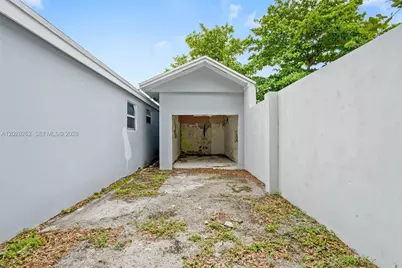 352 NW 41st St, Miami, FL 33127 - Photo 31