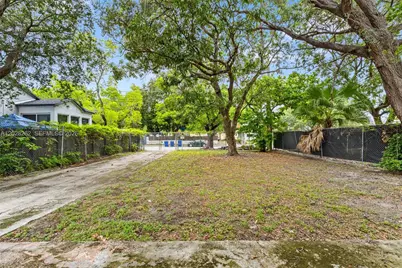 352 NW 41st St, Miami, FL 33127 - Photo 5
