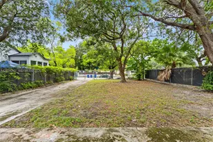 352 NW 41st St, Miami, FL 33127 - Photo 5