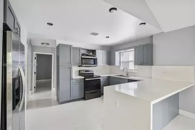 352 NW 41st St, Miami, FL 33127 - Photo 15