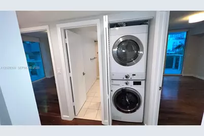 31 SE 5th St #411, Miami, FL 33131 - Photo 23