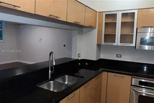 31 SE 5th St, Miami, FL 33131 - Photo 3