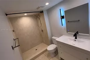 31 SE 5th St, Miami, FL 33131 - Photo 27