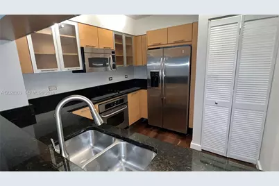 31 SE 5th St #411, Miami, FL 33131 - Photo 13