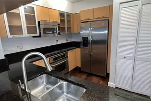 31 SE 5th St, Miami, FL 33131 - Photo 13