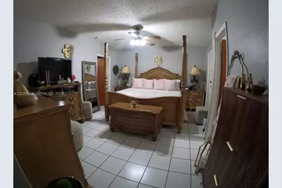 252 E 37th St, Hialeah, FL 33013 - Photo 45