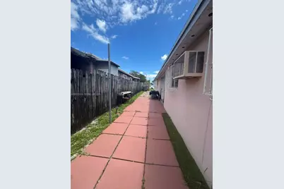 252 E 37th St, Hialeah, FL 33013 - Photo 39
