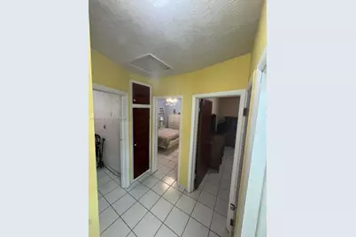 252 E 37th St, Hialeah, FL 33013 - Photo 21