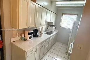 252 E 37th St, Hialeah, FL 33013 - Photo 15